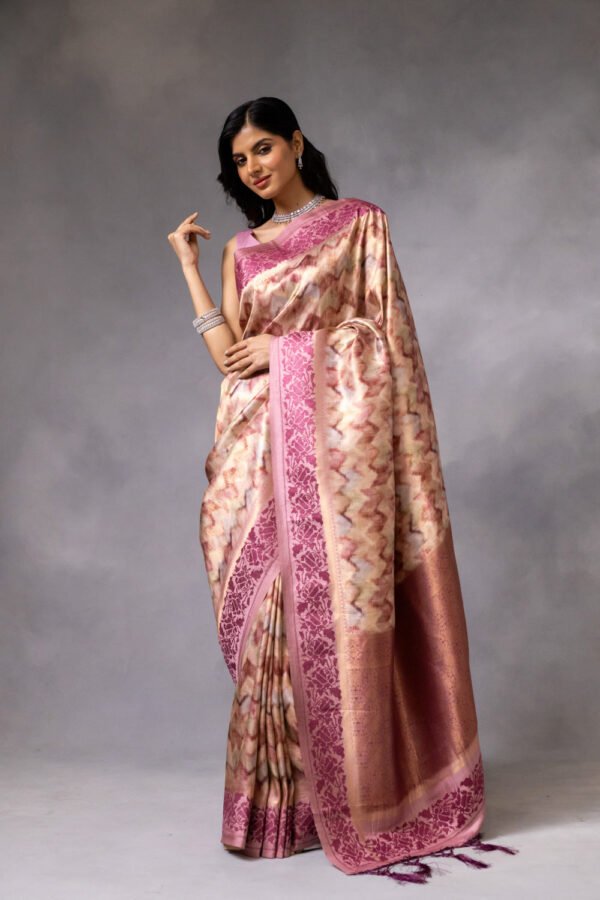 Onion Cotton Digital print Saree With Unstitched Blouse - Image 2