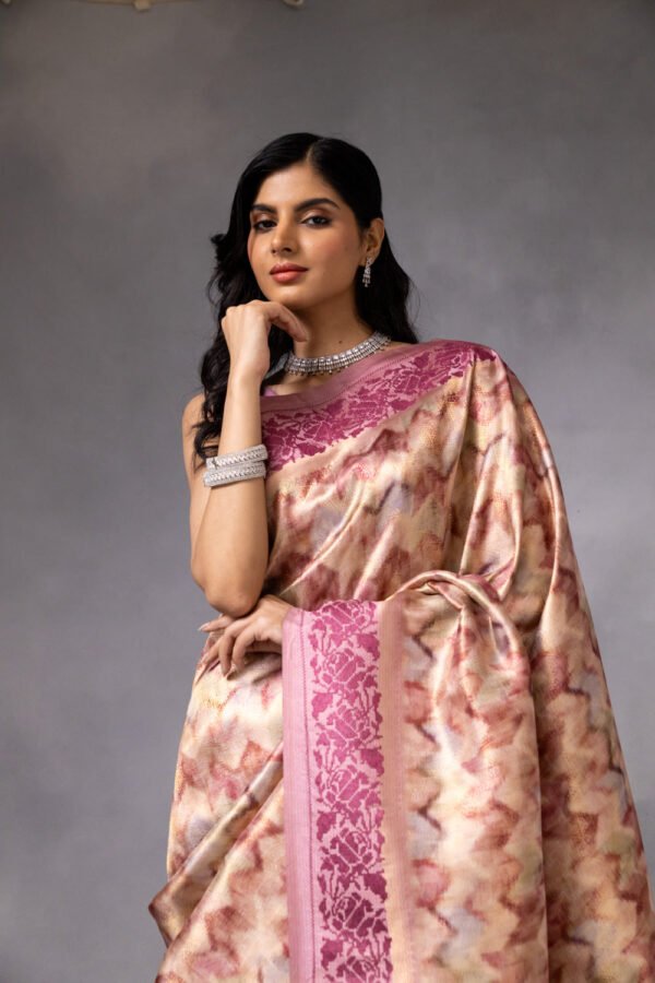 Onion Cotton Digital print Saree With Unstitched Blouse - Image 3