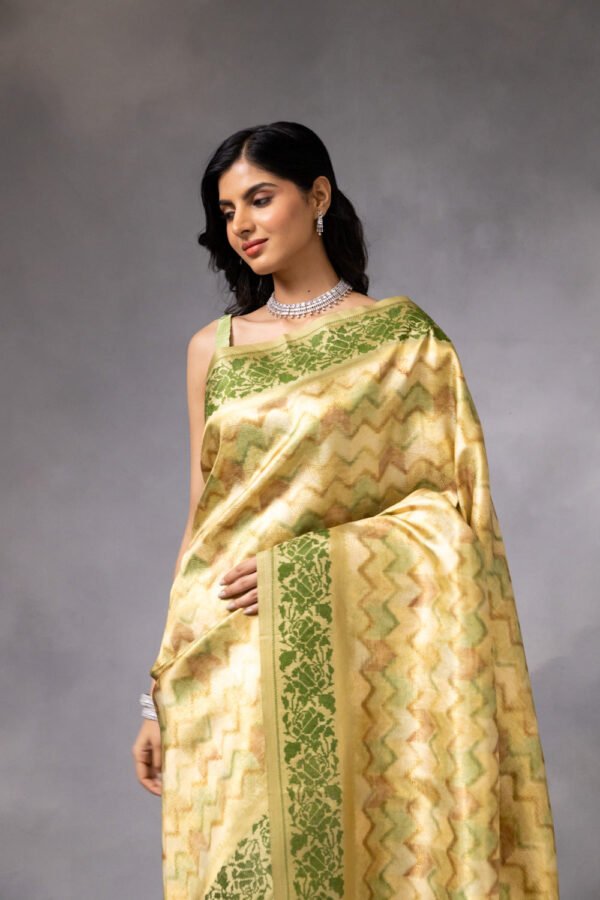 Pista Cotton Digital print Saree With Unstitched Blouse - Image 2