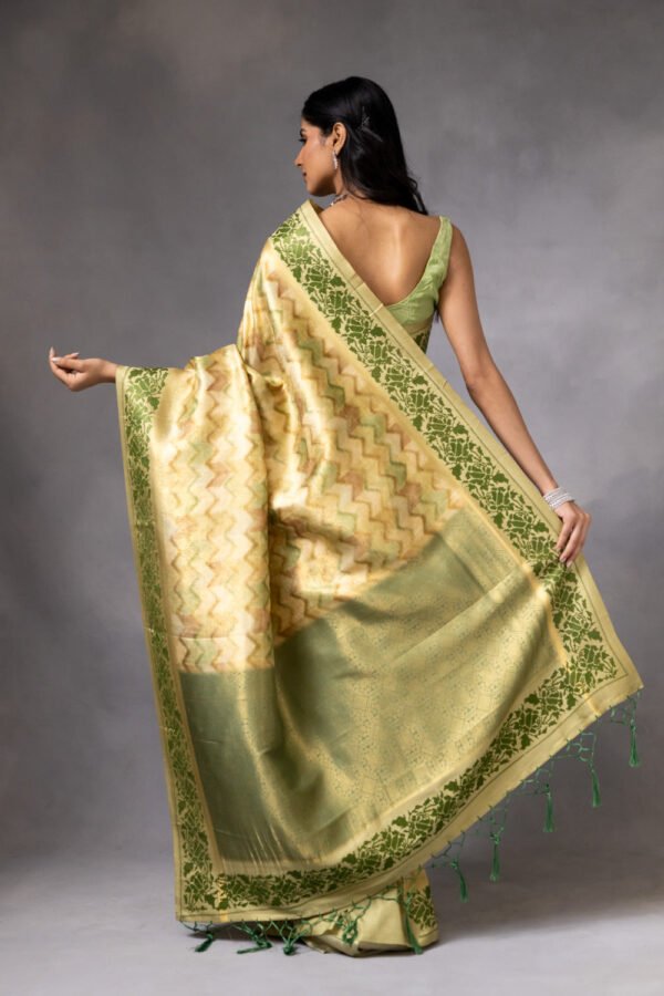 Pista Cotton Digital print Saree With Unstitched Blouse - Image 3