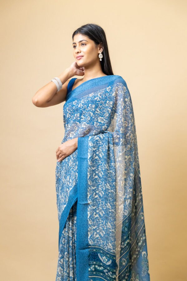 Bluish Grey Georgette Floral Print Saree With Unstitched Blouse - Image 2