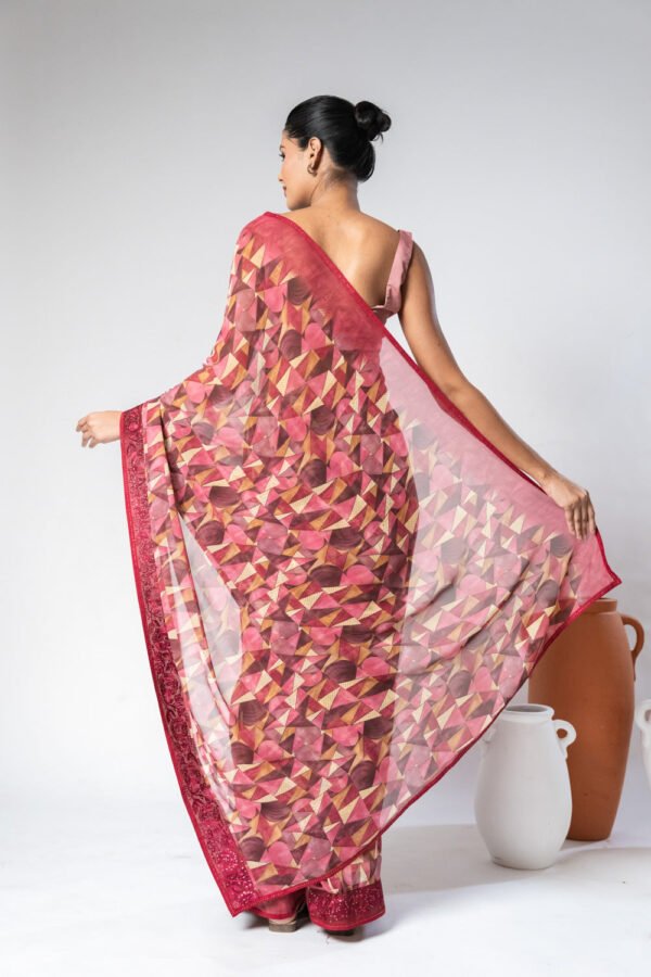 Onion Georgette Digital Print Saree With Unstitched Blouse - Image 3